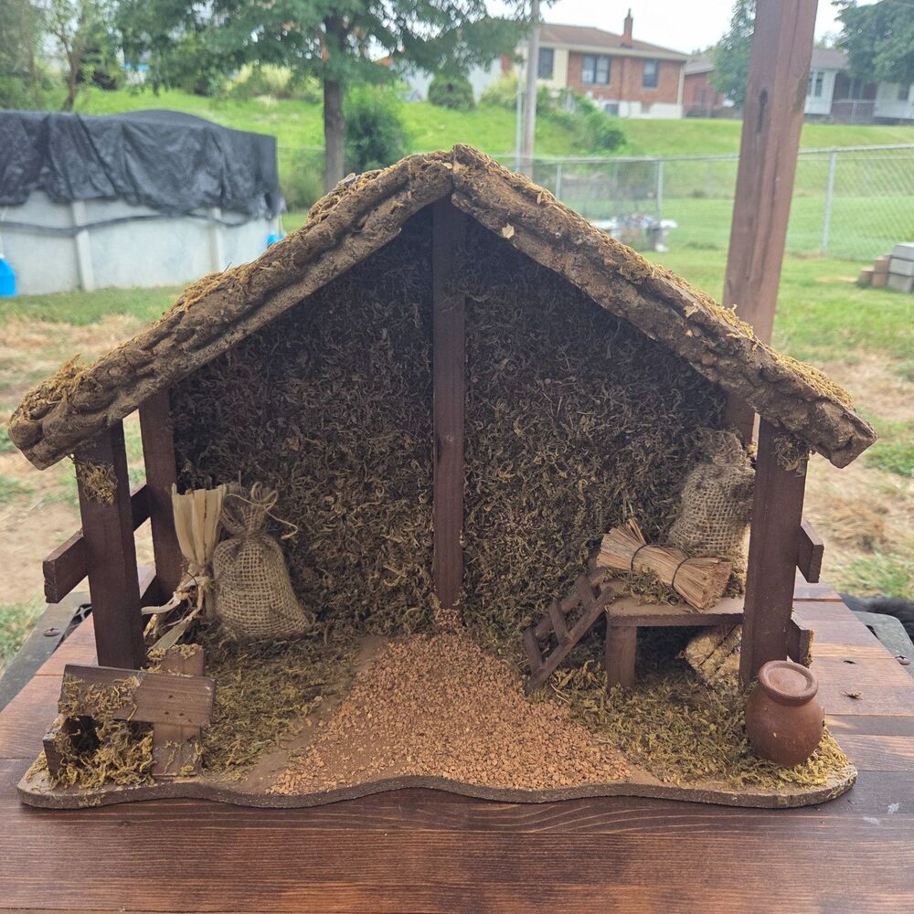 Vintage Nativity Stable Creche 17.75" Wood Bark Moss Manger Christmas Barn